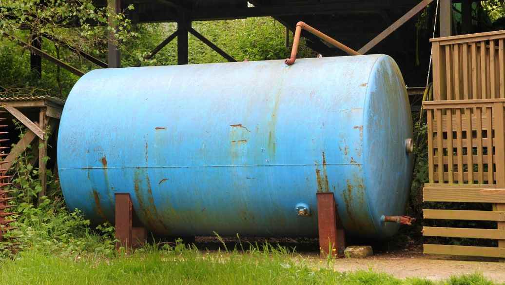 化糞池污水處理車(chē)多少錢(qián)（新型化糞池清理車(chē)）